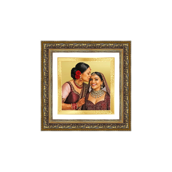 Portrait on Gold | Aurum Essence Square
