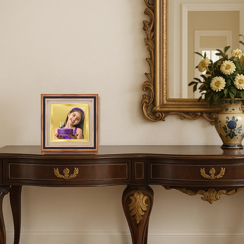 Portrait on Gold | Aurora Mini Square