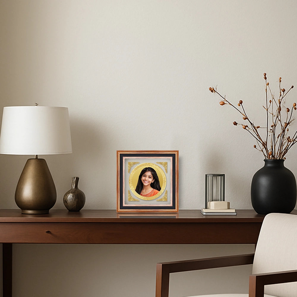 Portrait on Gold | Classic Grace Round