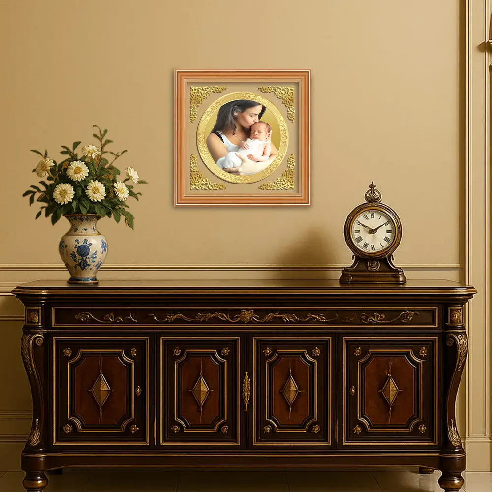 Portrait on Gold | Immortalise Your Petite Luxe Round Photo Frame in 24K Gold