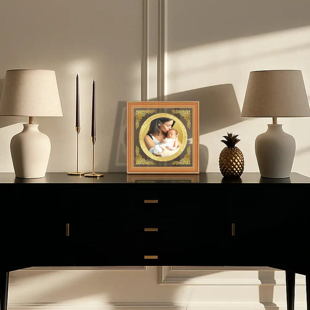 Portrait on Gold | Immortalise Your Petite Luxe Round Photo Frame in 24K Gold