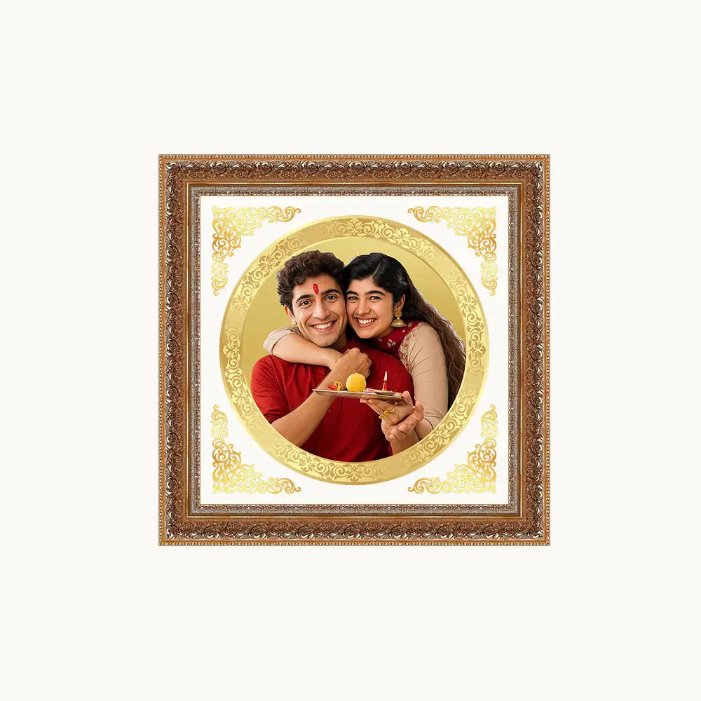 Portrait on Gold | 24K Plated Round Foil Photo Frame