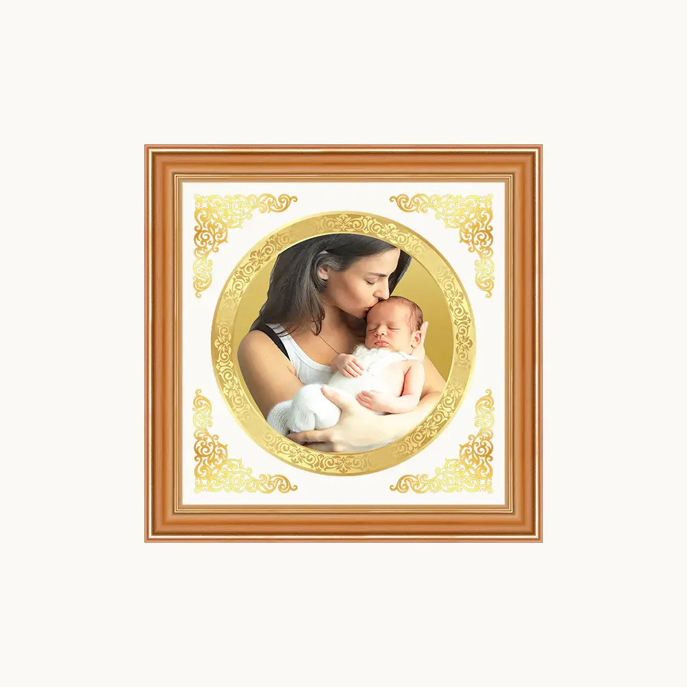 Portrait on Gold | Immortalise Your Petite Luxe Round Photo Frame in 24K Gold